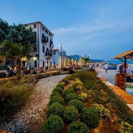 Stella Lux ,3 Bedroom With Jacuzzi Near Split Διαμέρισμα
