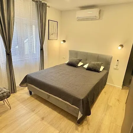 Stella Lux ,3 Bedroom With Jacuzzi Near Split Kaštela