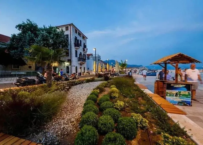 Stella Lux ,3 Bedroom With Jacuzzi Near Split Appartement